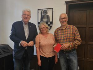 Hartmut Ganzke begrüßt Michael Arndt in der SPD